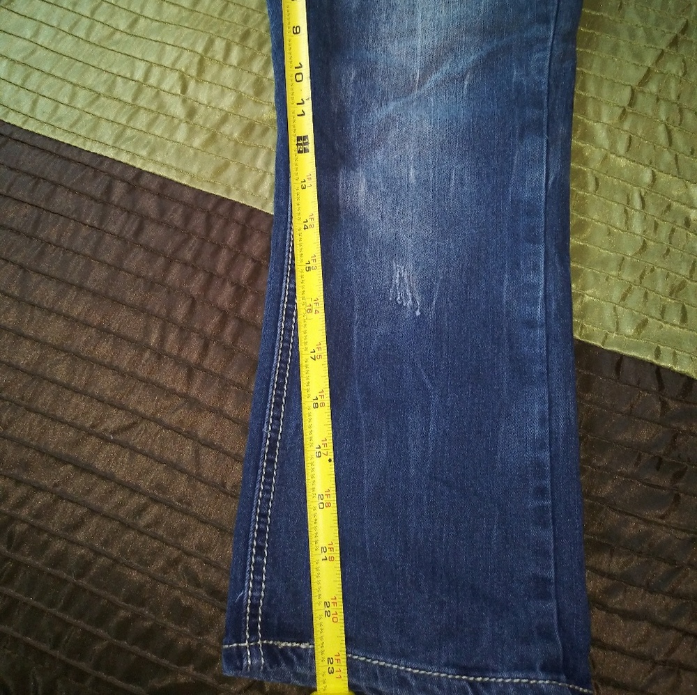 Destructed Jean Capris - Picture 6 of 8